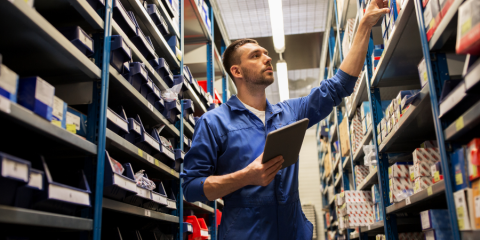 Håndværker køber materialer